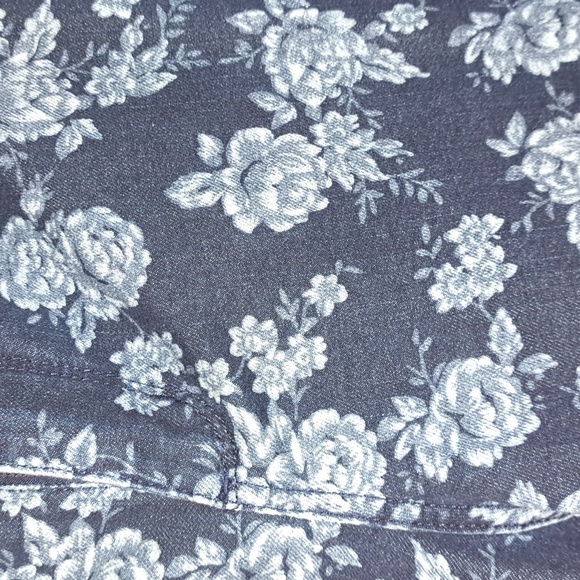 Jean - Picture 2 of 6